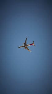 commercial-airplane-flying-against-blue-sky-32533002